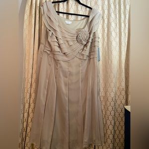 Size 20W Champagne London Times Formal Dress END OF SUMMER SALE!